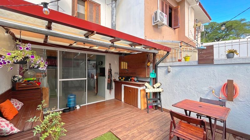 Casa 2 dormitórios no bairro Guarujá