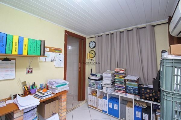 Casa em Porto Alegre, no bairro Serraria, com 3 dormitório(s), e 3 banheiros, à venda.