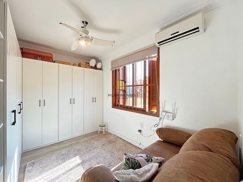 Ótima casa térrea com 4D, piscina e garagem fechada para 2 carros no Jardim Medianeira.