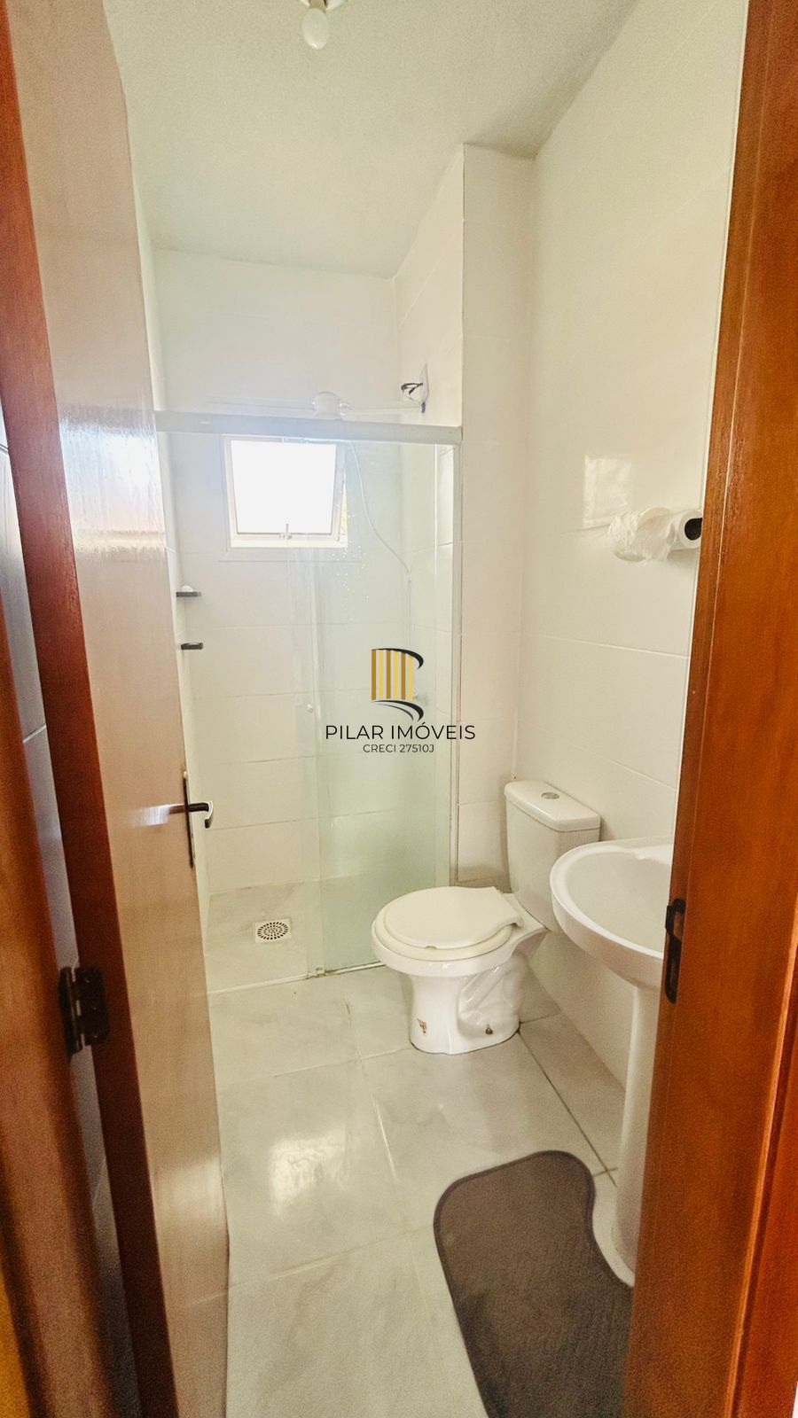 Apartamento 2 dormitórios com box e churrasqueira.