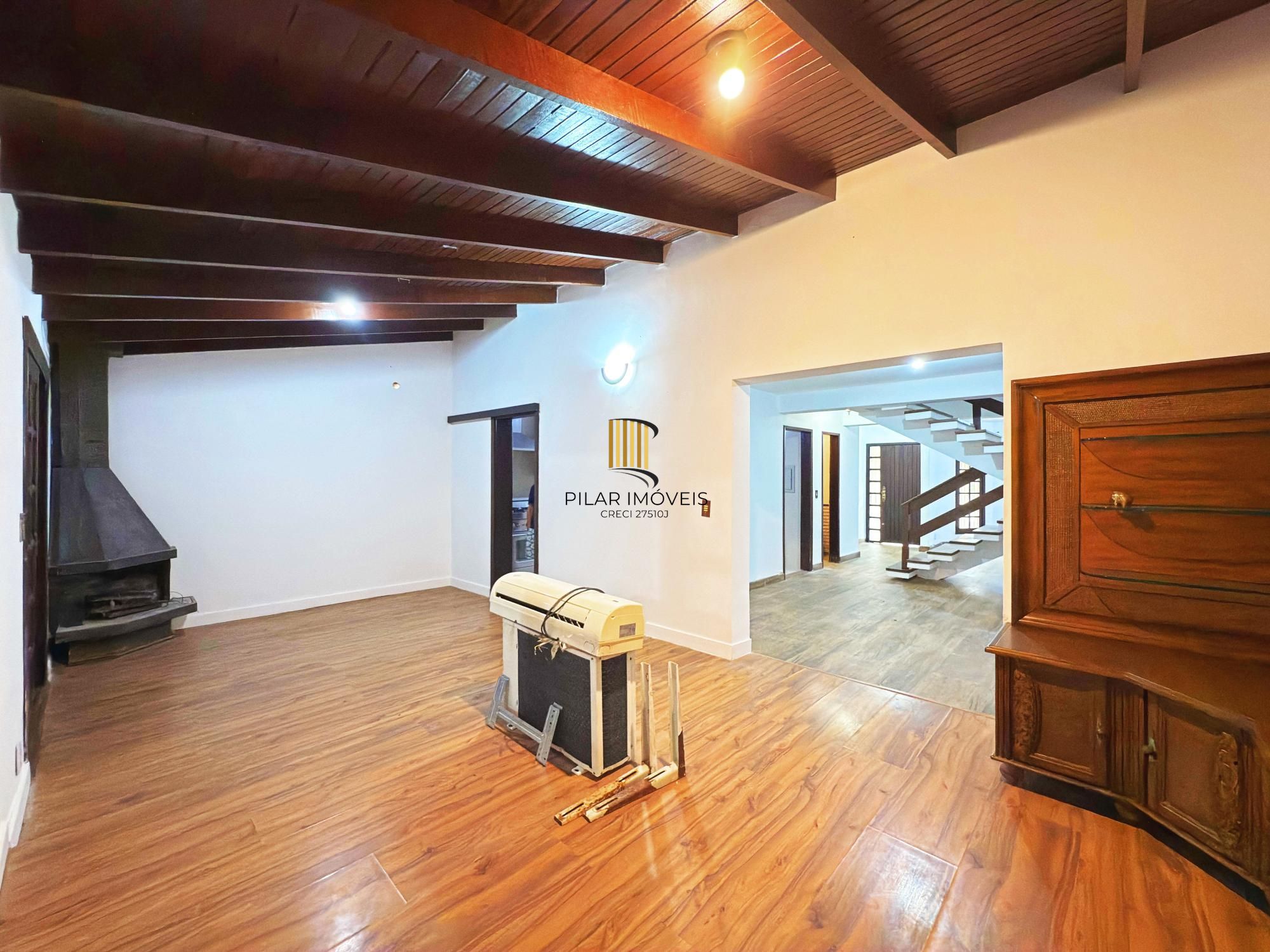 Residência á venda no bairro Guarujá com 2 dormitórios.