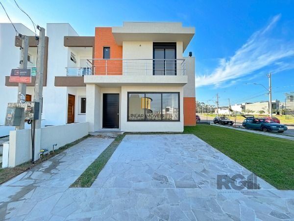 Casa em Porto Alegre, no bairro Hípica, com 3 dormitório(s), e 3 banheiros, à venda.