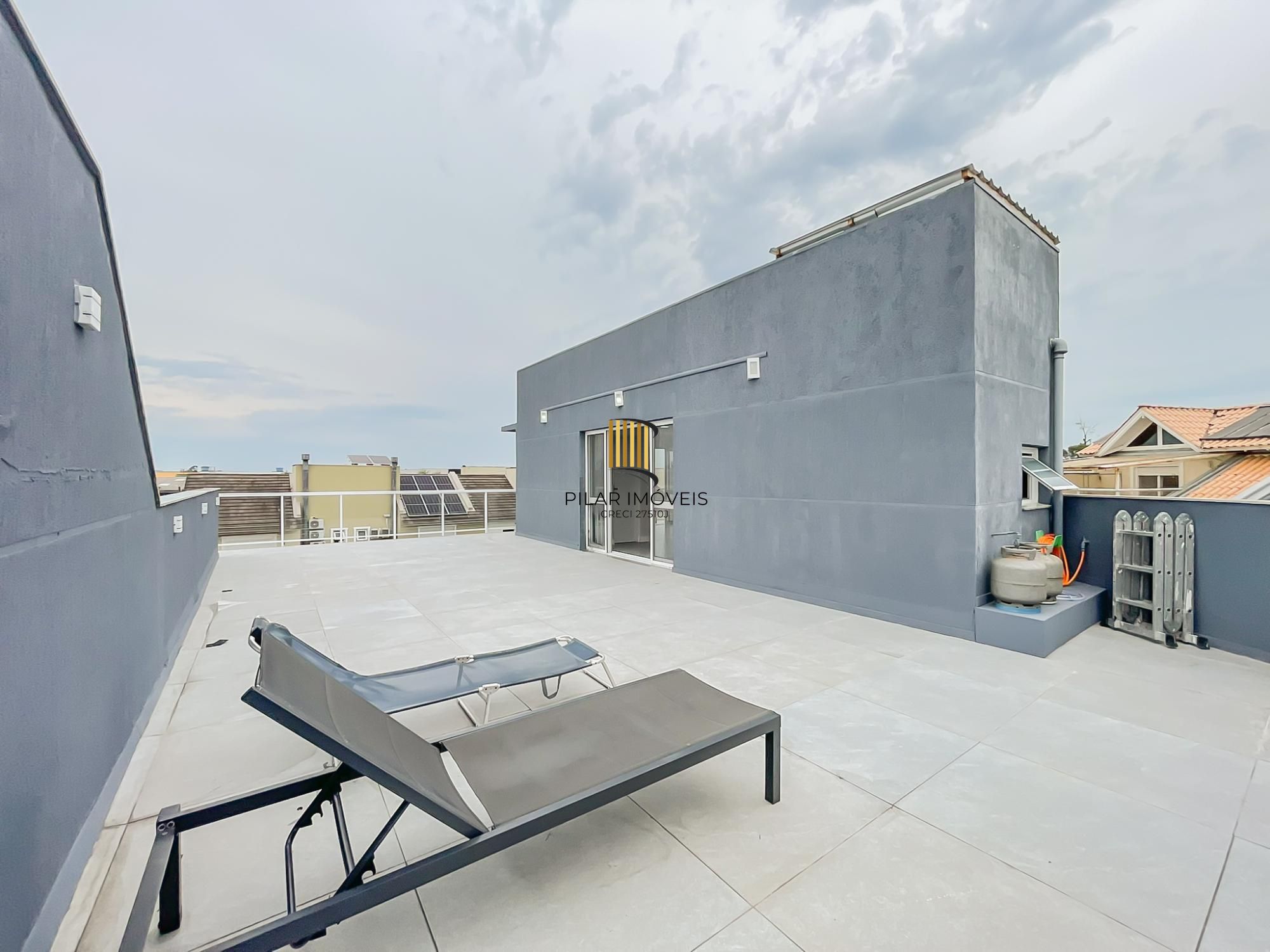 Casa 3 dormitórios no bairro Hípica