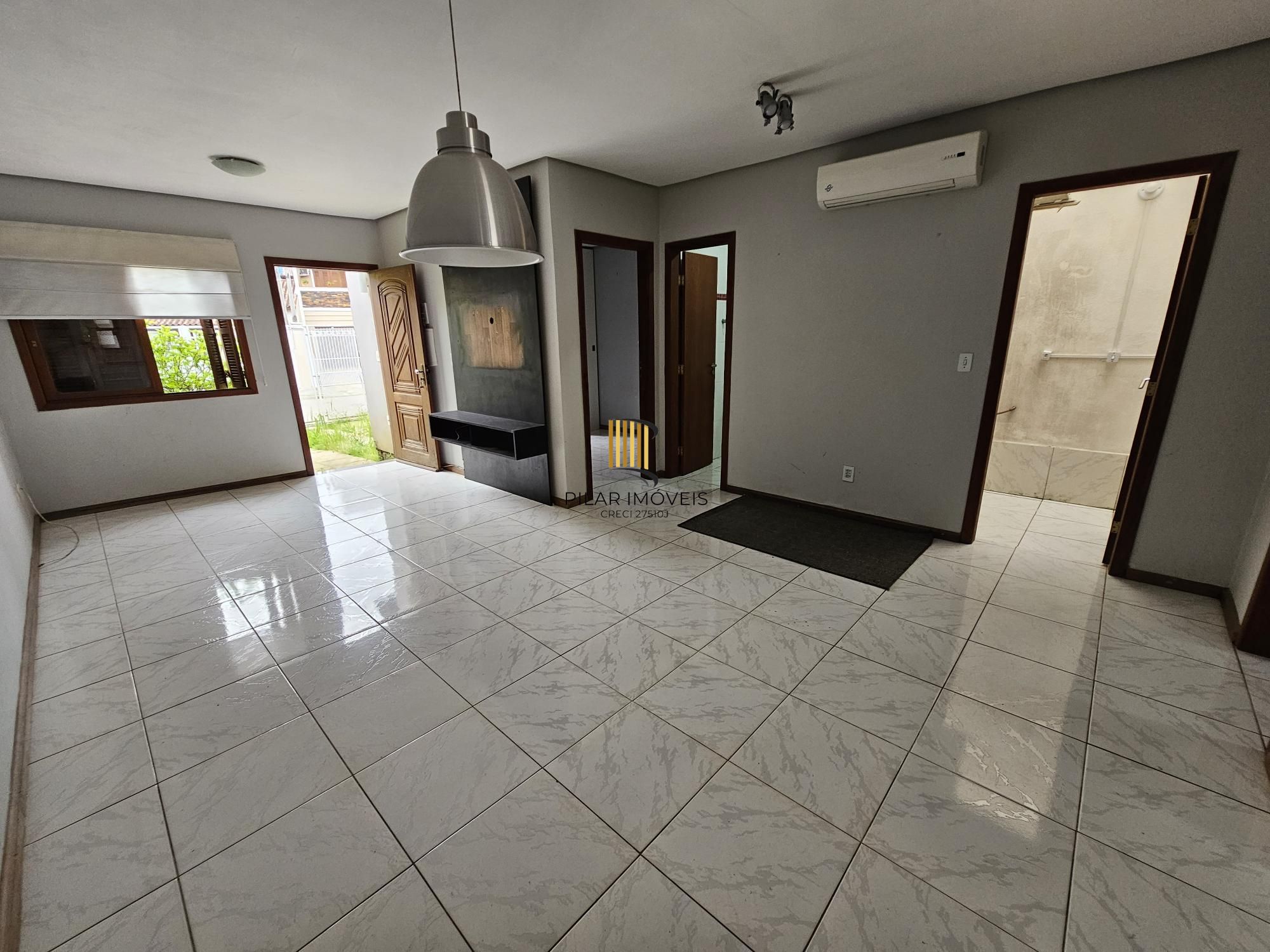 Casa 2 dormitórios no bairro Hípica