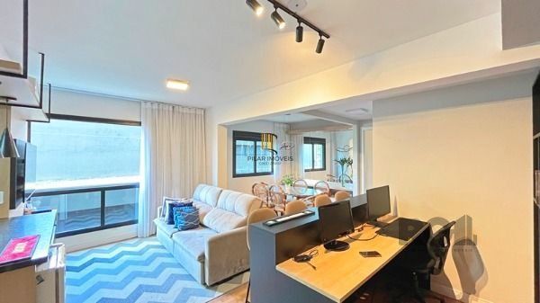 Apartamento em Porto Alegre, no bairro Cristal, com 2 dormitório(s), e 2 banheiros, à venda.