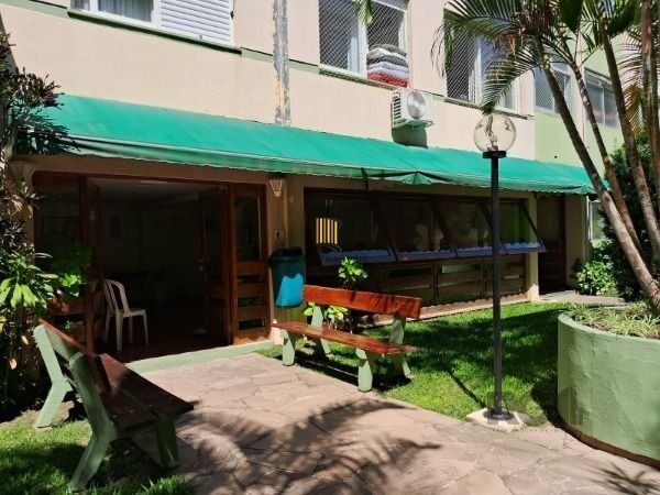 Apartamento em Porto Alegre, no bairro Tristeza, com 1 dormitório(s), e 1 banheiros, à venda.