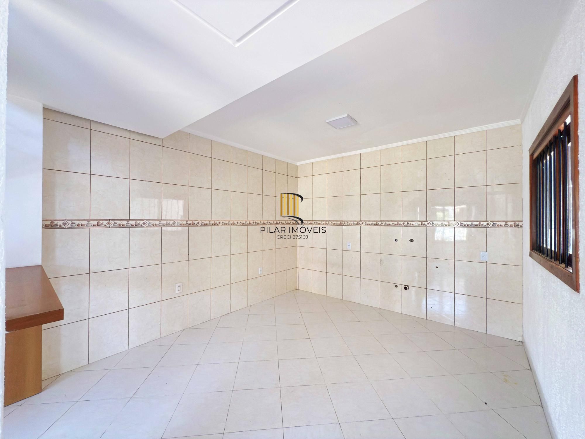 Casa 2 dormitórios no bairro Hípica