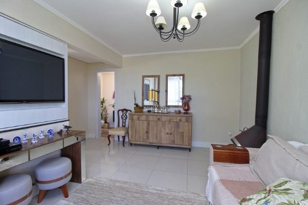 Casa Condominio em Porto Alegre, no bairro Ipanema, com 2 dormitório(s), e 2 banheiros, à venda.