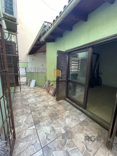 Casa 6 dormitórios no bairro Cristal