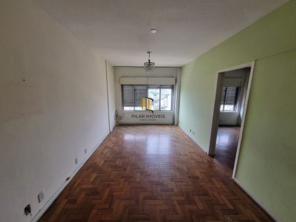Apartamento em Porto Alegre, no bairro Centro Histórico, com 1 dormitório(s), e 1 banheiros, à venda.