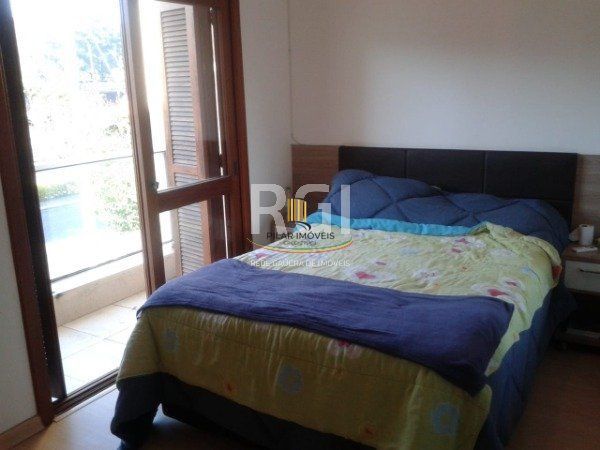 Casa em Porto Alegre, no bairro Hípica, com 3 dormitório(s), à venda.