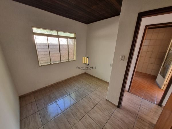 Casa em Porto Alegre, no bairro Vila Nova, com 2 dormitório(s), e 2 banheiros, à venda.