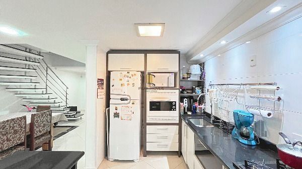 Casa em Porto Alegre, no bairro Hípica, com 3 dormitório(s), e 3 banheiros, à venda.