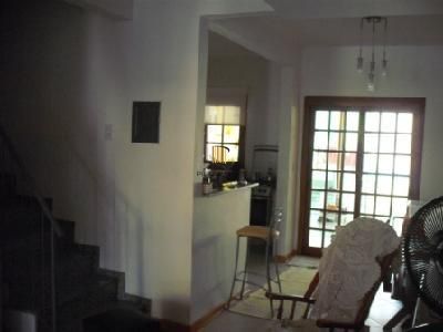 Residência com 4 dormitórios sendo 1 suites no Bairro Guarujá.