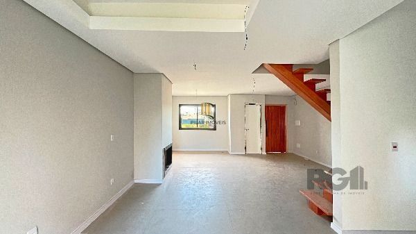 Casa em Porto Alegre, no bairro Hípica, com 3 dormitório(s), e 3 banheiros, à venda.