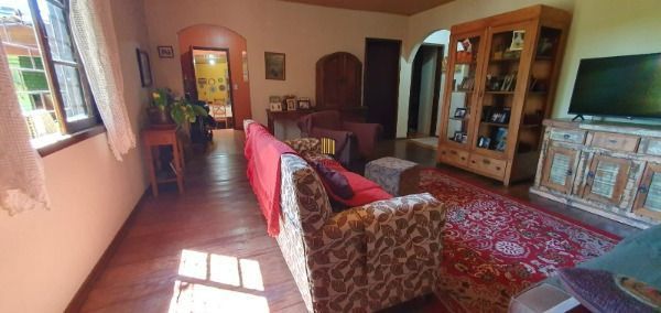 Casa em Porto Alegre, no bairro Ponta Grossa, com 3 dormitório(s), e 3 banheiros, à venda.
