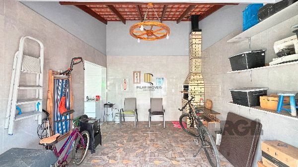 Casa em Porto Alegre, no bairro Hípica, com 2 dormitório(s), e 2 banheiros, à venda.