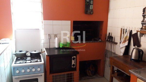 Casa para Venda - 190m², 3 dormitórios, sendo 1 suites, 2 vagas - Cavalhada