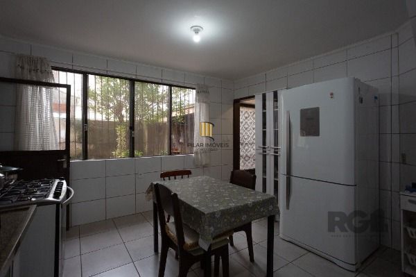 Casa em Porto Alegre, no bairro Medianeira, com 5 dormitório(s), e 5 banheiros, à venda.