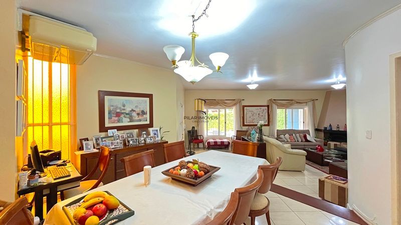 Casa de esquina com 285m², 3 dormitórios, sendo 1 suites, 4 vagas - amplo pátio com piscina,  Residencial Bahamas