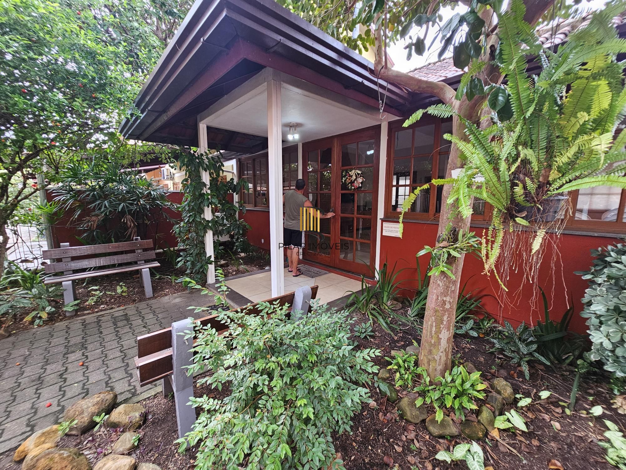 Casa 3 dormitórios em condomínio no bairro Camaquã, a 50 mts da Otto Niemayer.