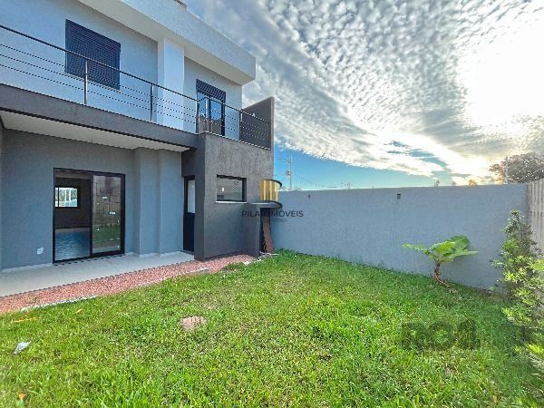 Casa em Porto Alegre, no bairro Hípica, com 3 dormitório(s), e 3 banheiros, à venda.