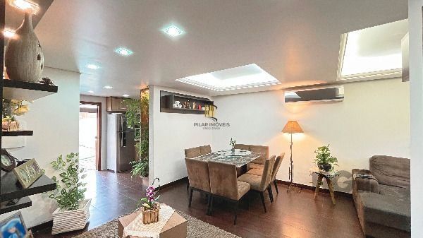 Casa em Porto Alegre, no bairro Hípica, com 3 dormitório(s), e 3 banheiros, à venda.