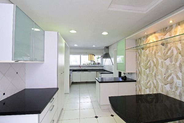 Casa no Jardim do Sol com 4D, sendo 2 suítes e 4 vagas de garagem