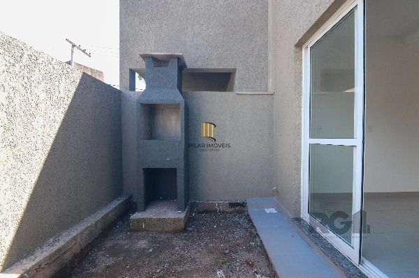 Casa Condominio em Porto Alegre, no bairro Vila Nova, com 2 dormitório(s), e 2 banheiros, à venda.