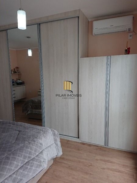 Casa em Porto Alegre, no bairro Espirito Santo, com 4 dormitório(s), e 4 banheiros, à venda.