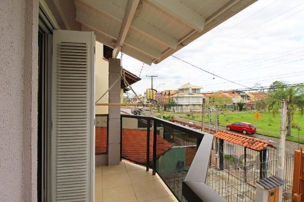 Casa em Porto Alegre, no bairro Hípica, com 2 dormitório(s), e 2 banheiros, à venda.