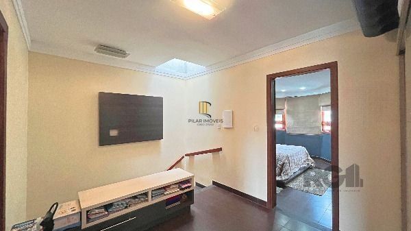 Casa em Porto Alegre, no bairro Hípica, com 3 dormitório(s), e 3 banheiros, à venda.