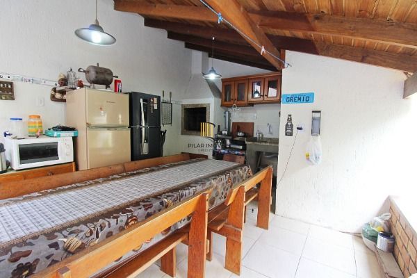 Casa Condominio em Porto Alegre, no bairro Espírito Santo, com 3 dormitório(s), e 3 banheiros, à venda.