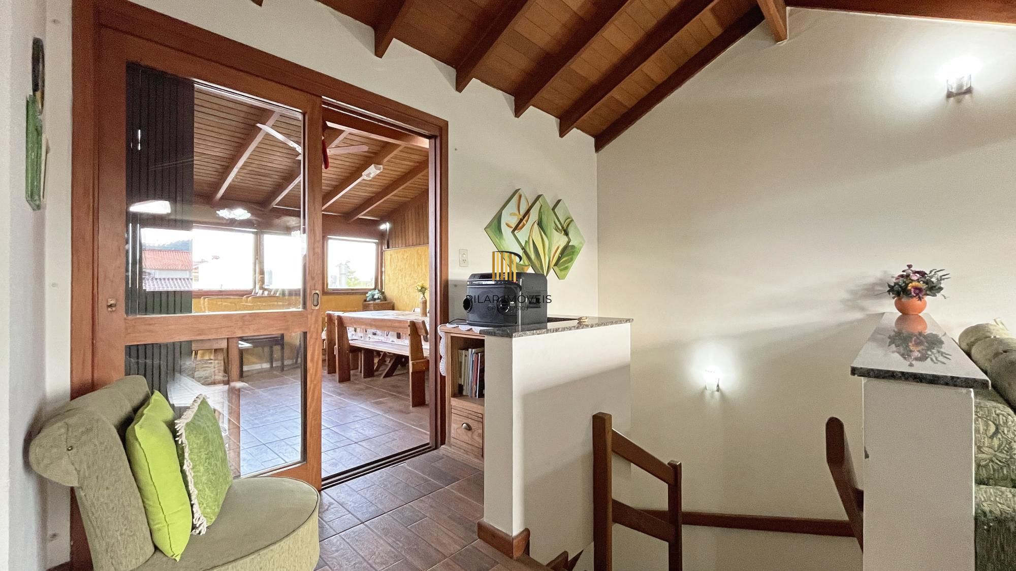 Casa em Porto Alegre, no bairro Hípica, com 3 dormitório(s), e 3 banheiros, à venda.
