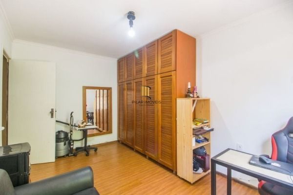 Casa para Venda - 300m², 4 dormitórios, sendo 1 suites, 8 vagas - Imperial Parque