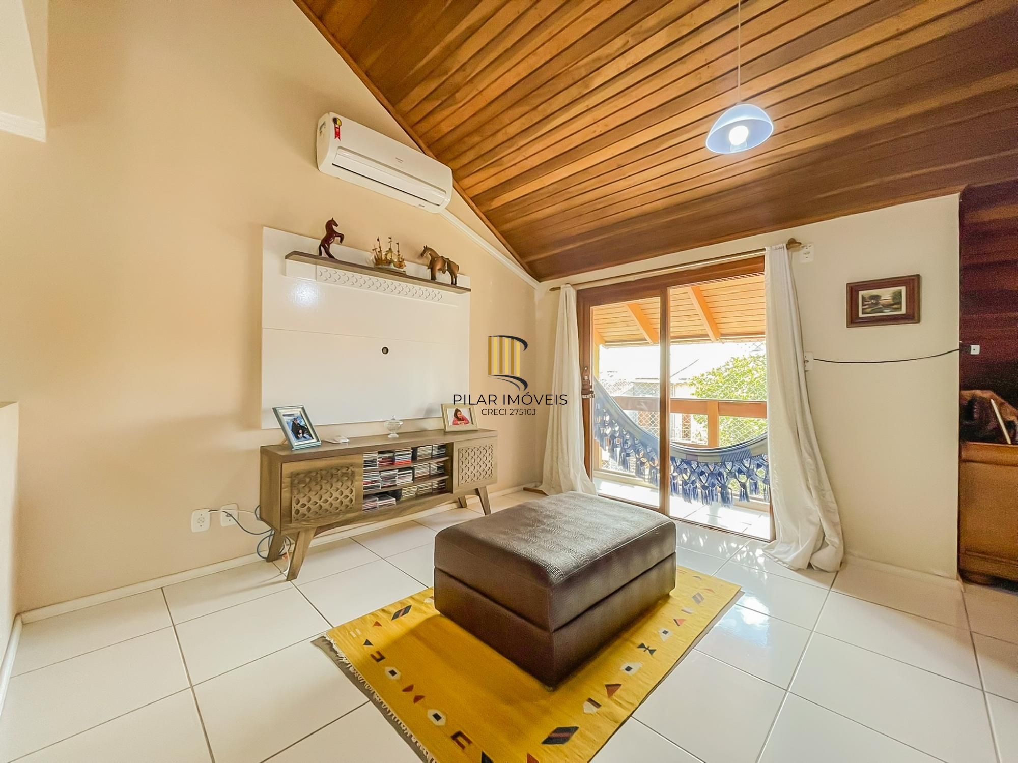 Casa 3 dormitórios no bairro Hípica