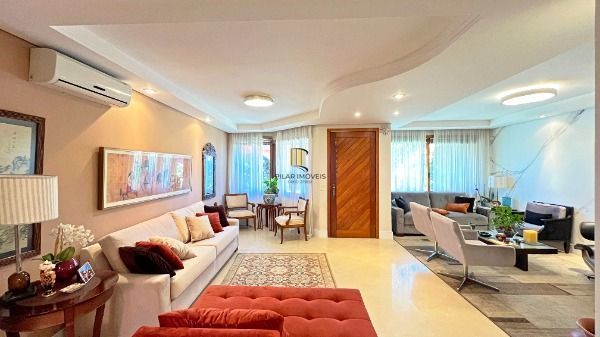 Casa Condominio em Porto Alegre, no bairro Cristal, com 4 dormitório(s), e 4 banheiros, à venda.