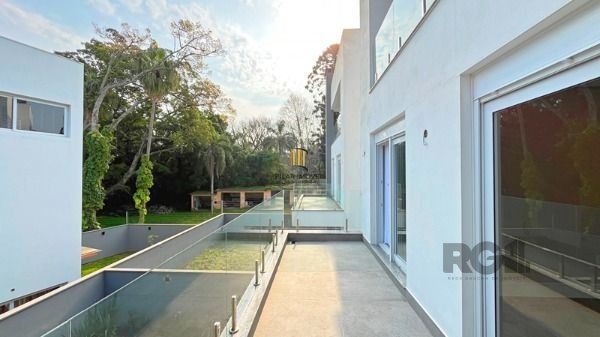 Casa Condominio para Venda - 364m², 3 dormitórios, sendo 3 suites, 2 vagas - Pedra Redonda