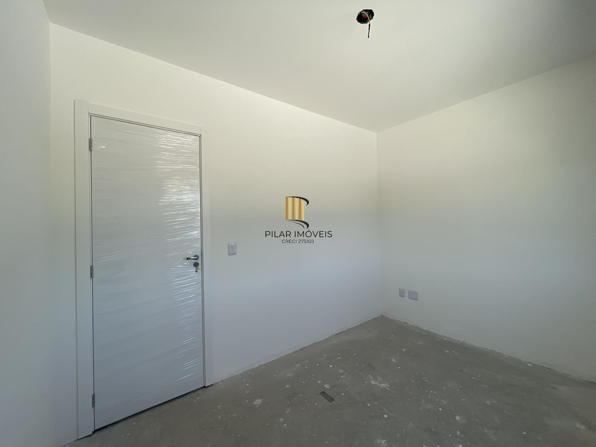 Casa Condominio em Porto Alegre, no bairro Nonoai, com 2 dormitório(s), e 2 banheiros, à venda.