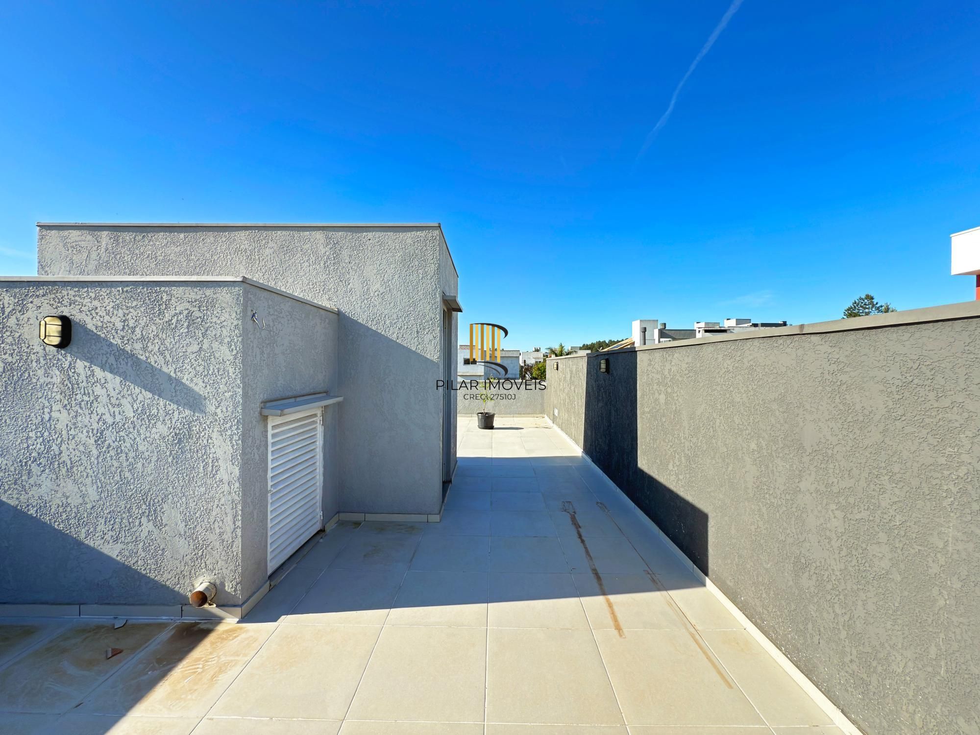 Casa moderna com 3 dormitórios com pátio grande e vista para o Rio Guaíba!