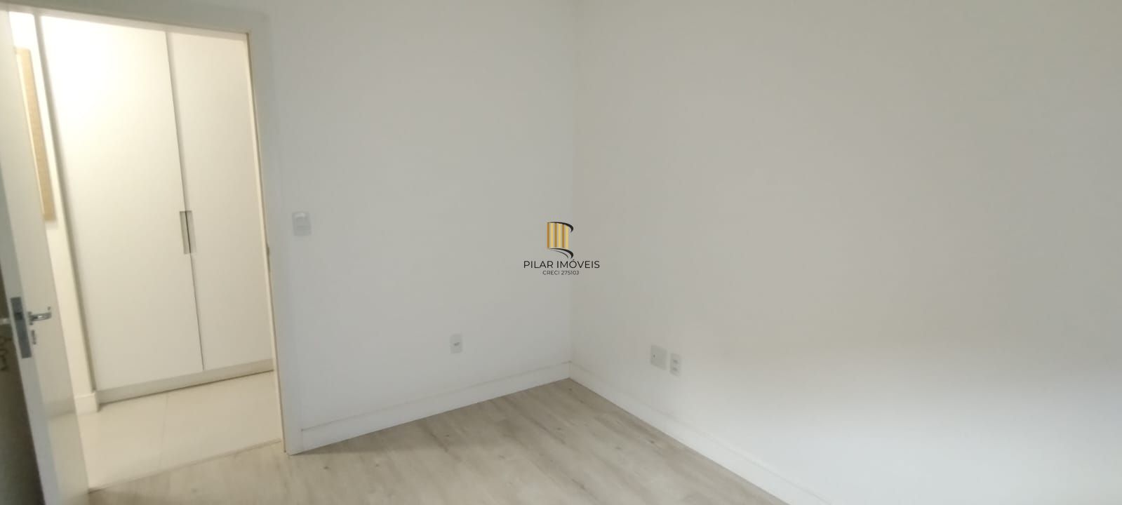 Casa térrea em condomínio fechado com 3 suítes, mobiliada, pátio , 168 m² privativos