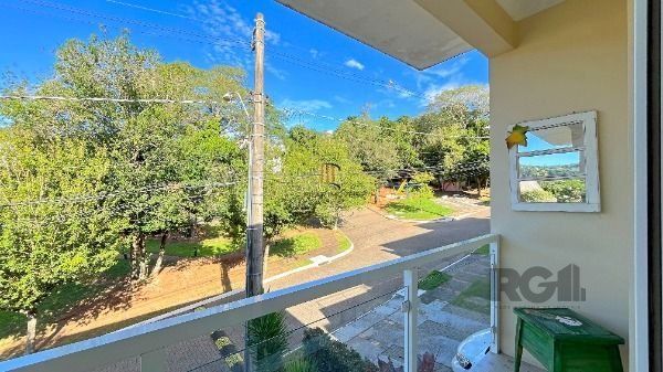 Casa Condominio em Porto Alegre, no bairro Vila Nova, com 3 dormitório(s), e 3 banheiros, à venda.