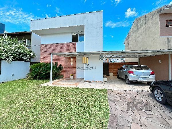 Casa em Porto Alegre, no bairro Hípica, com 3 dormitório(s), e 3 banheiros, à venda.