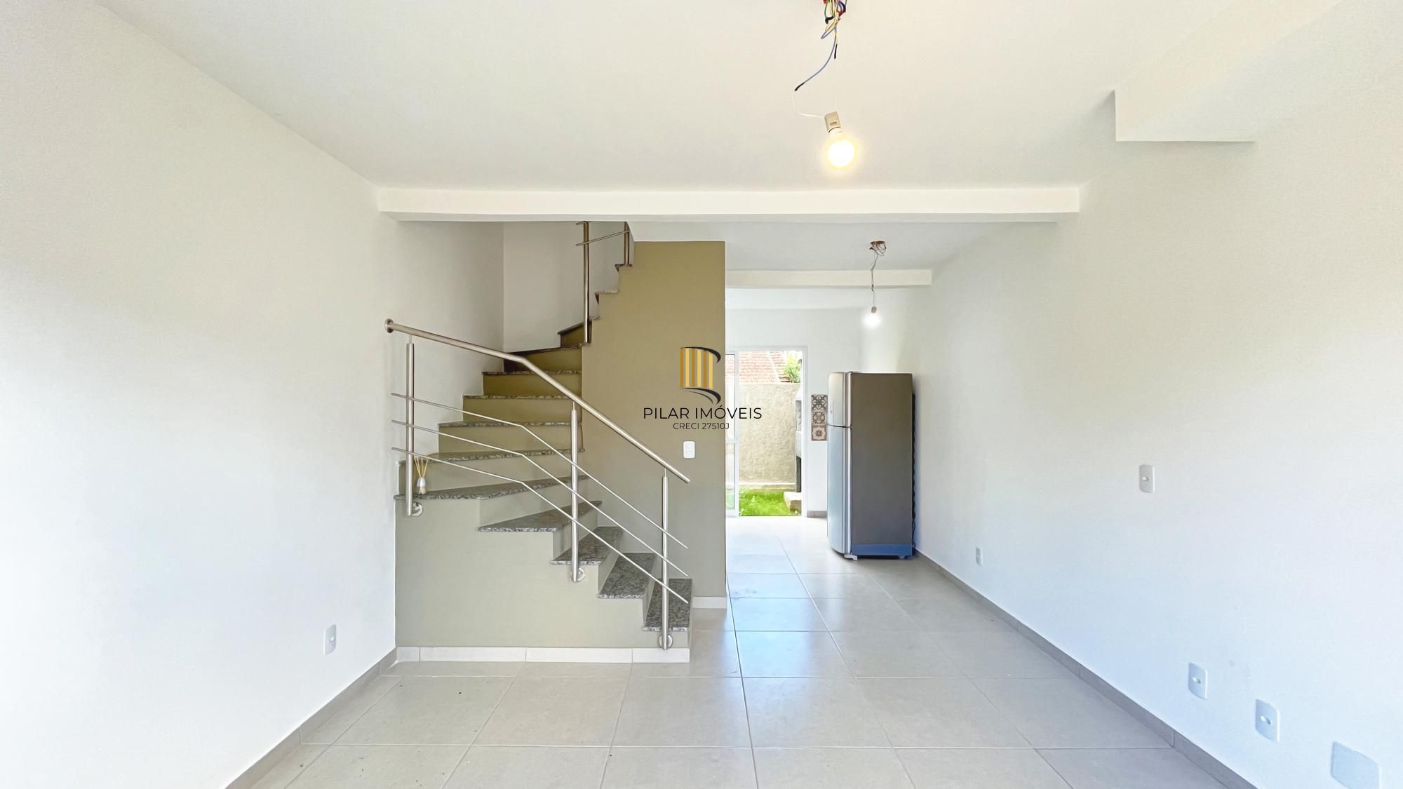 Casa Condominio em Porto Alegre, no bairro Vila Nova, com 2 dormitório(s), e 2 banheiros, à venda.