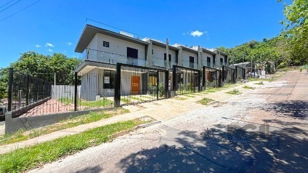 Casa Condominio em Porto Alegre, no bairro Tristeza, com 3 dormitório(s), e 3 banheiros, à venda.