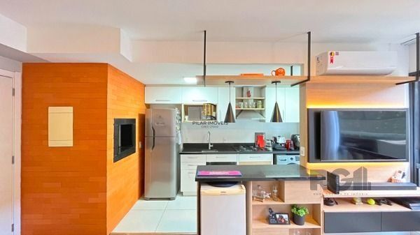 Apartamento em Porto Alegre, no bairro Cristal, com 2 dormitório(s), e 2 banheiros, à venda.