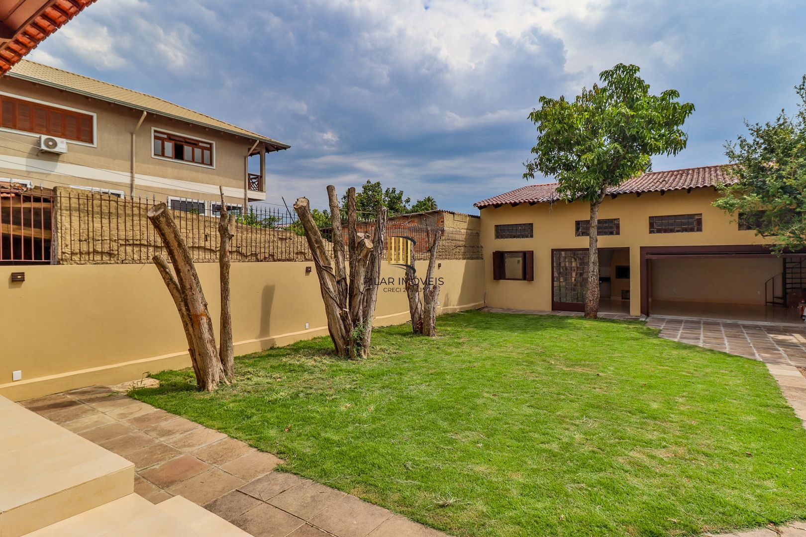 Excelente residência com 4 dormitórios