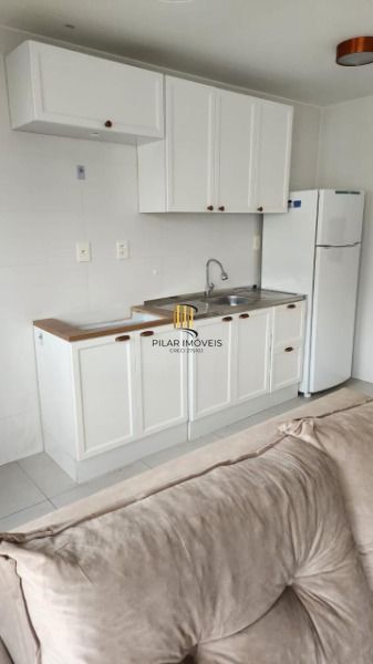 Studio em Porto Alegre, no bairro Tristeza, com 1 dormitório(s), e 1 banheiros, à venda.
