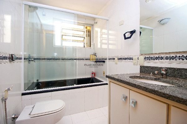 Apartamento em Porto Alegre, no bairro Petrópolis, com 3 dormitório(s), e 3 banheiros, à venda.