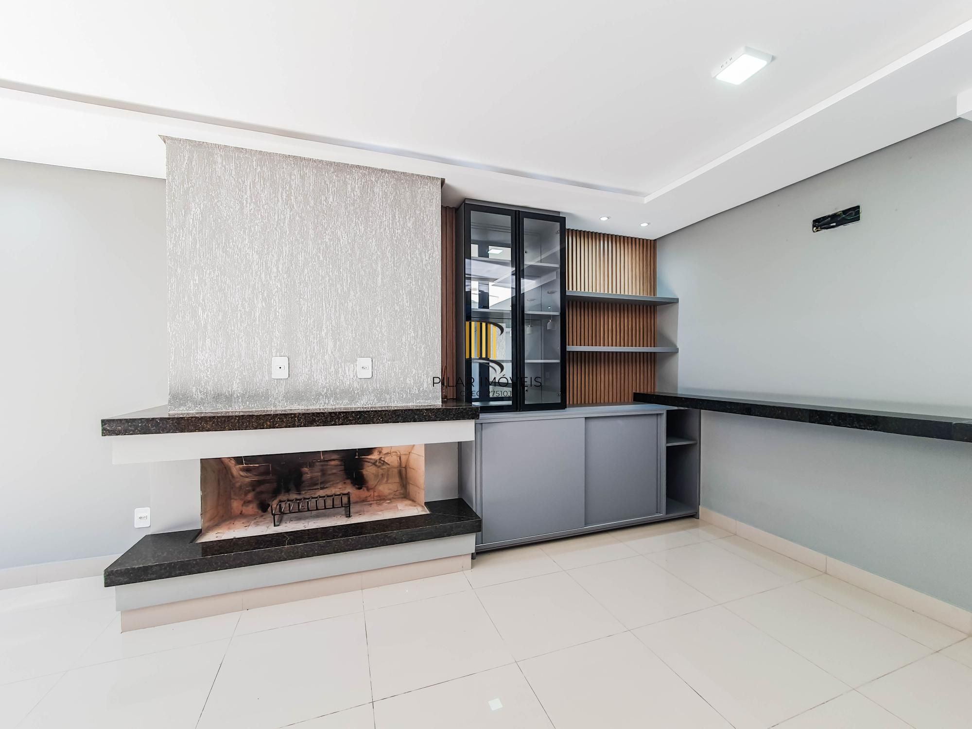 Casa 3 dormitórios no bairro Hípica